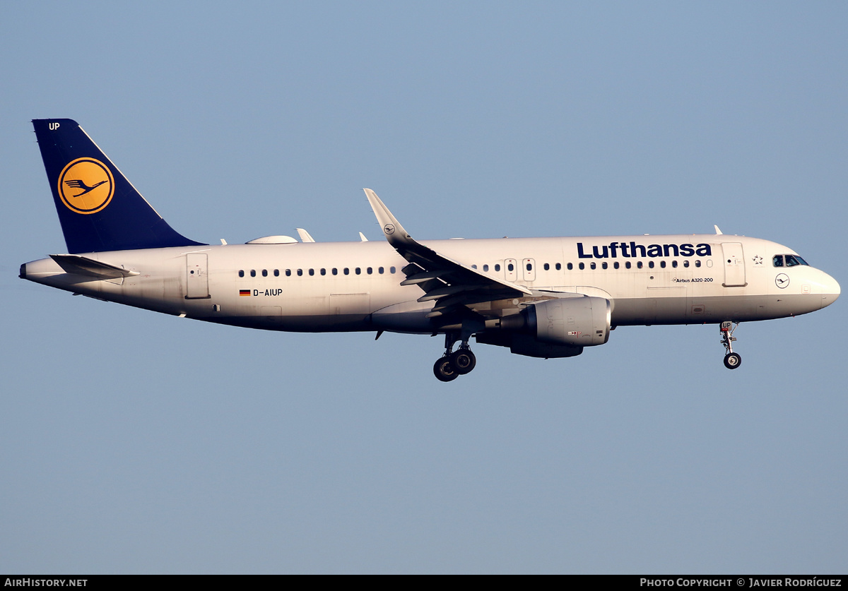 Aircraft Photo of D-AIUP | Airbus A320-214 | Lufthansa | AirHistory.net #515163