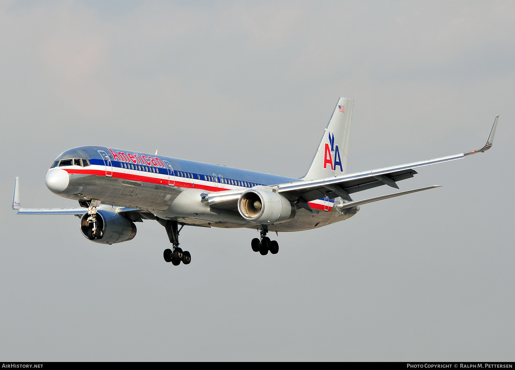 Aircraft Photo of N677AN | Boeing 757-223 | American Airlines | AirHistory.net #515165