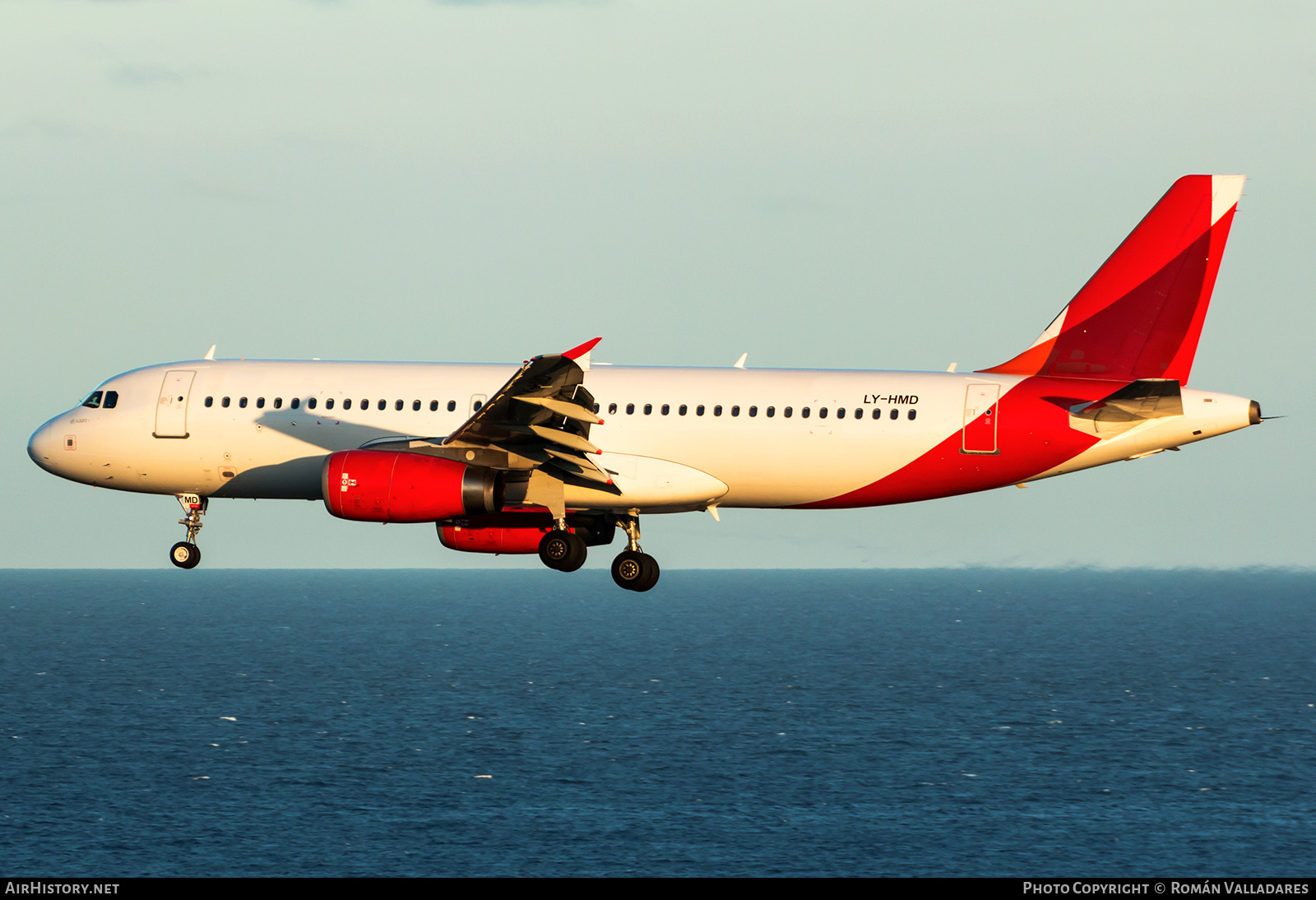 Aircraft Photo of LY-HMD | Airbus A320-233 | AirHistory.net #515258