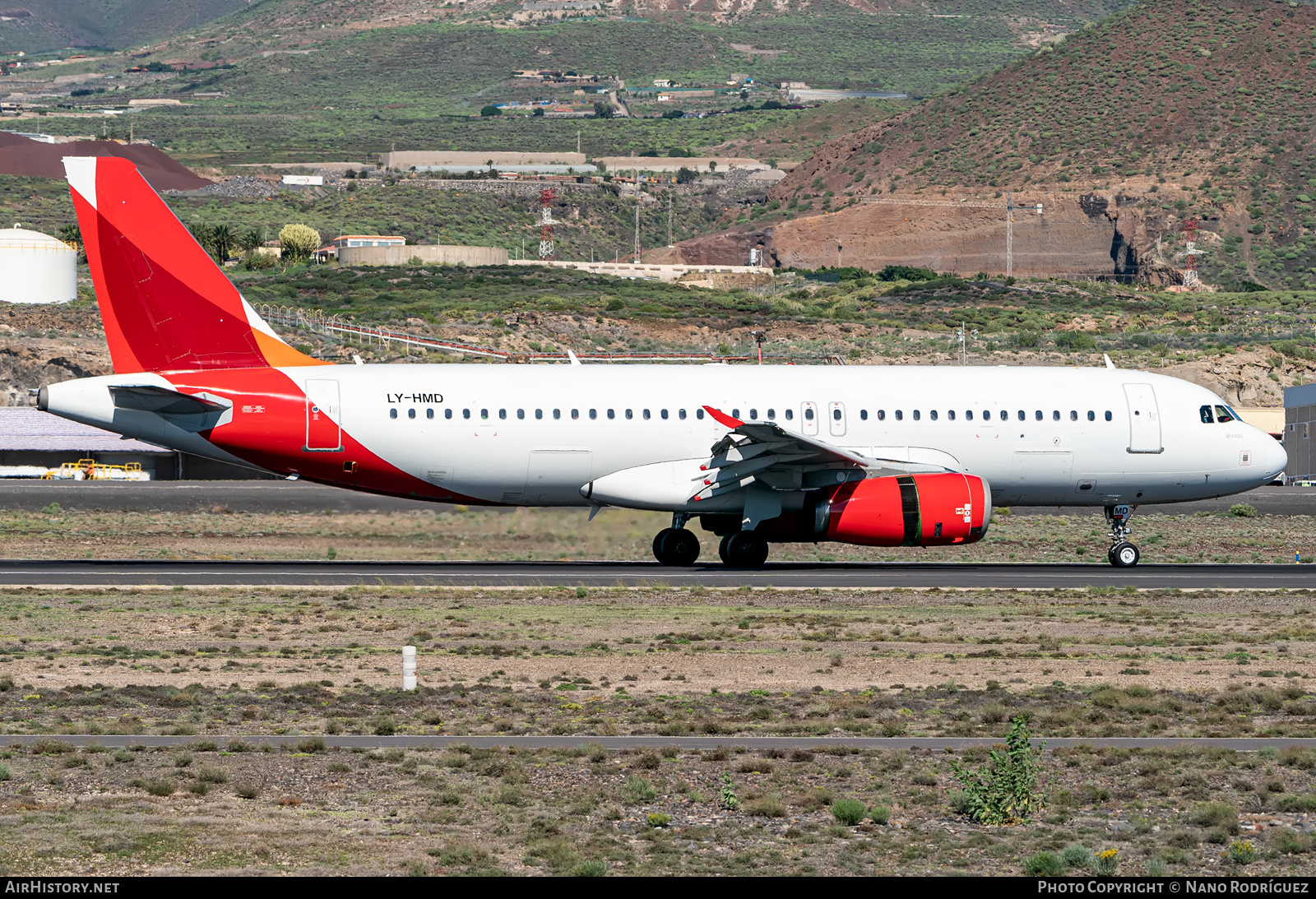 Aircraft Photo of LY-HMD | Airbus A320-233 | AirHistory.net #515419