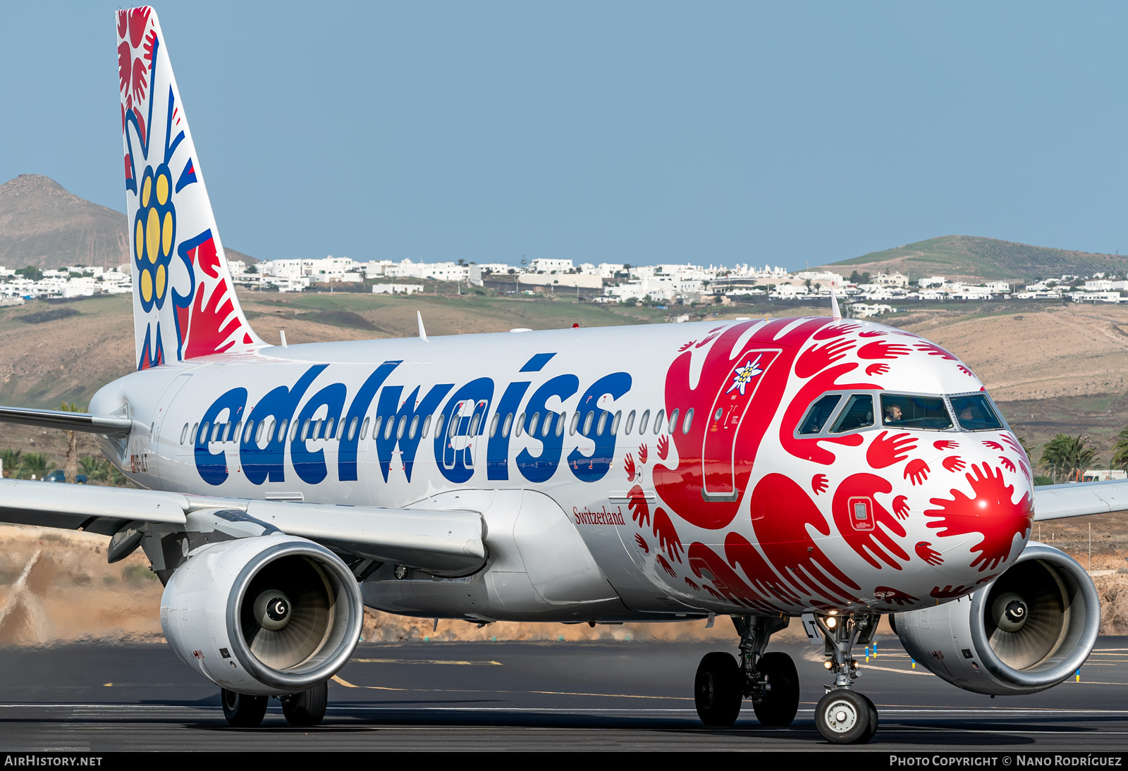 Aircraft Photo of HB-JLT | Airbus A320-214 | Edelweiss Air | AirHistory.net #515529