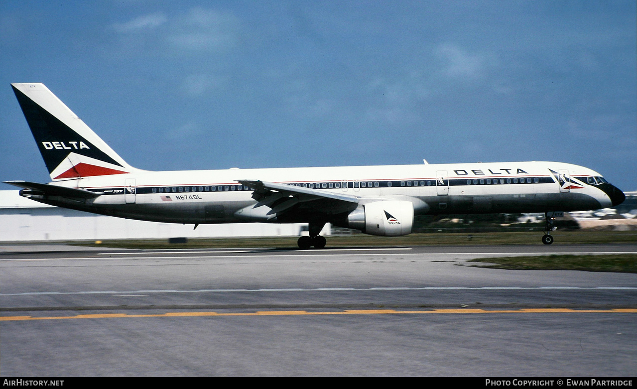Aircraft Photo of N674DL | Boeing 757-232 | Delta Air Lines | AirHistory.net #515544