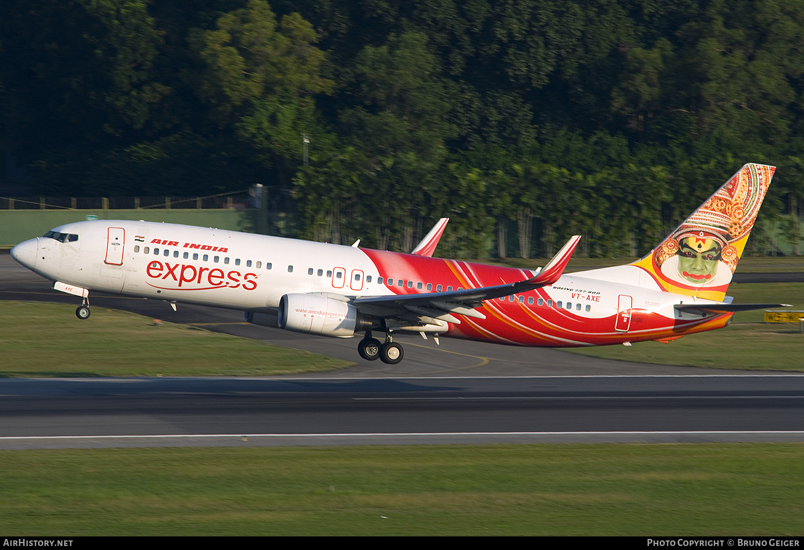 Aircraft Photo of VT-AXE | Boeing 737-8Q8 | Air India Express | AirHistory.net #515678