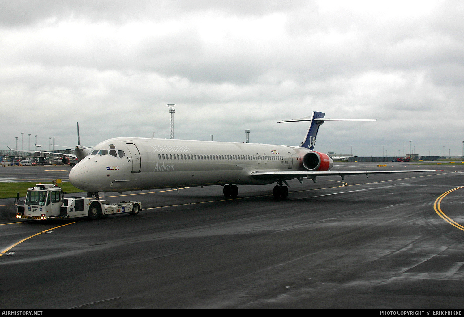 Aircraft Photo of LN-ROA | McDonnell Douglas MD-90-30 | Scandinavian Airlines - SAS | AirHistory.net #515710