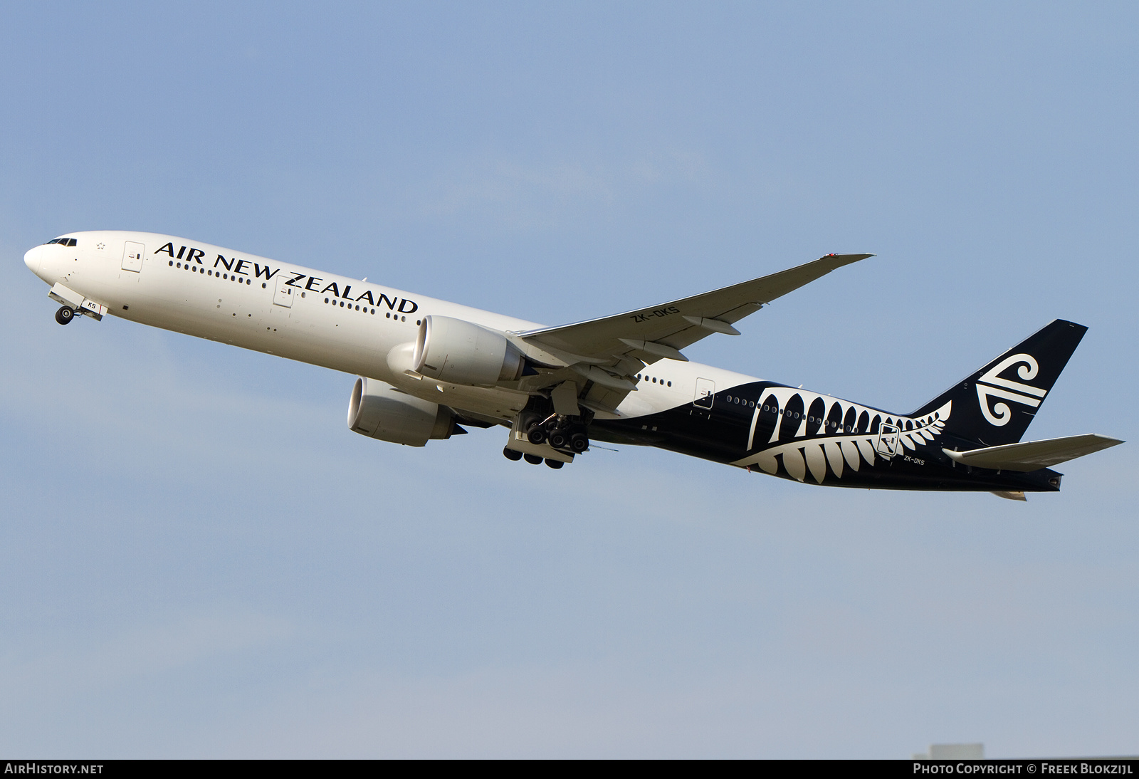 Aircraft Photo of ZK-OKS | Boeing 777-319/ER | Air New Zealand | AirHistory.net #515800