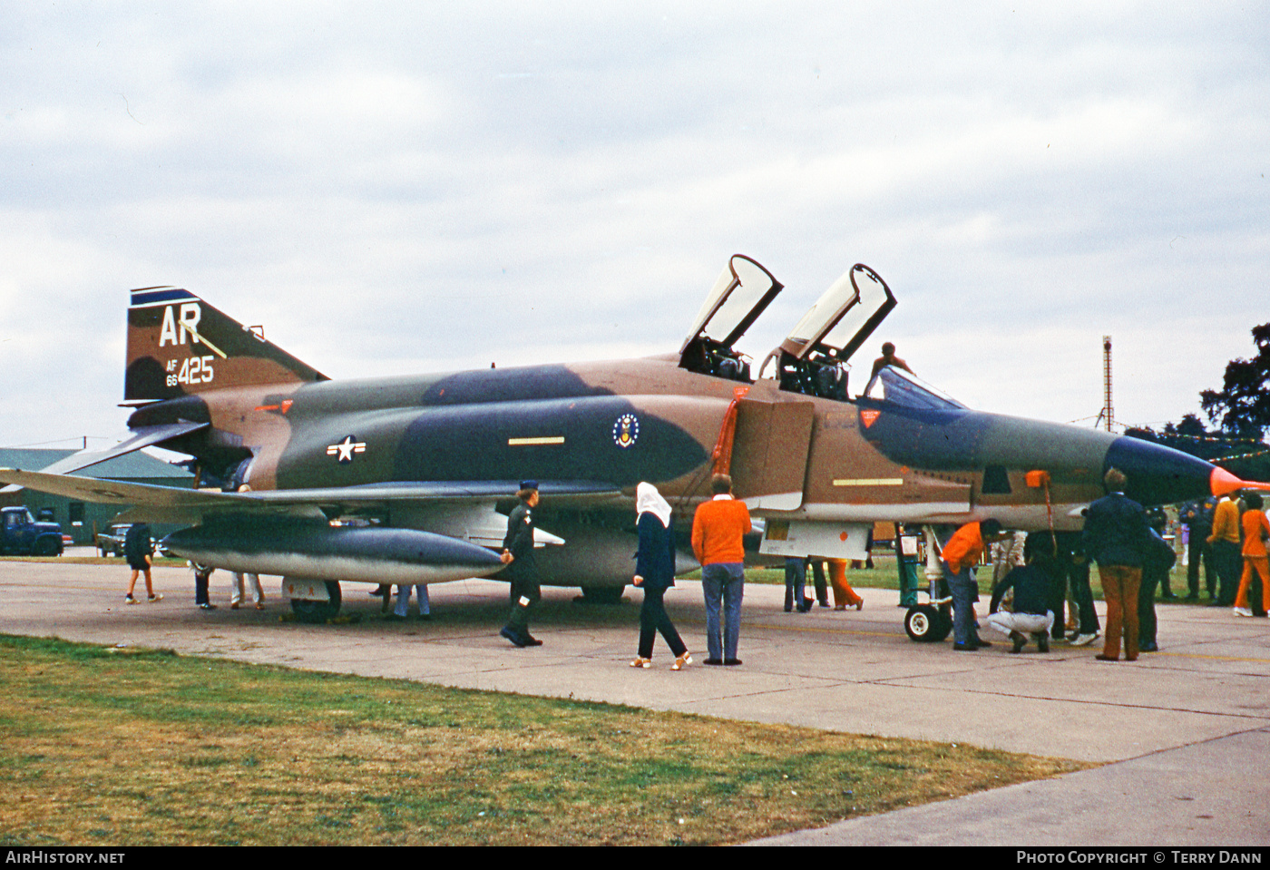 Aircraft Photo of 66-0425 / AF66-425 | McDonnell Douglas RF-4C Phantom II | USA - Air Force | AirHistory.net #515965