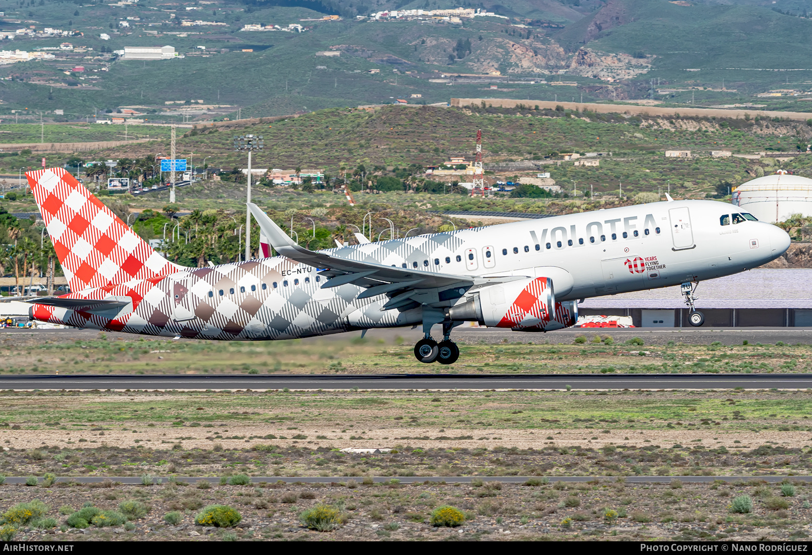 Aircraft Photo of EC-NTU | Airbus A320-214 | Volotea | AirHistory.net #515988