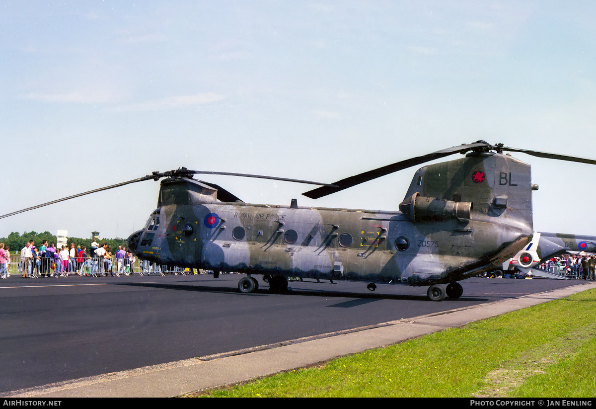 Aircraft Photo of ZD575 | Boeing Vertol Chinook HC1 (352) | UK - Air Force | AirHistory.net #516199