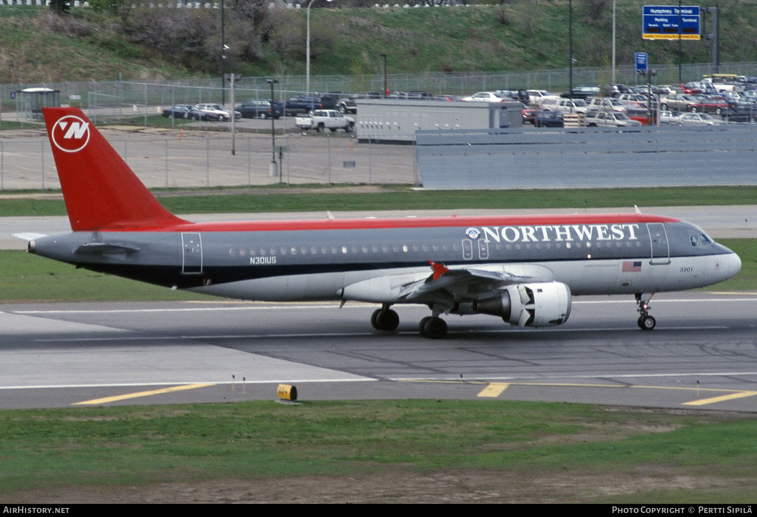 Aircraft Photo of N301US | Airbus A320-211 | Northwest Airlines | AirHistory.net #516219