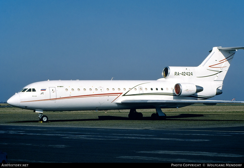 Aircraft Photo of RA-42424 | Yakovlev Yak-42D | Lukoil | AirHistory.net #516361