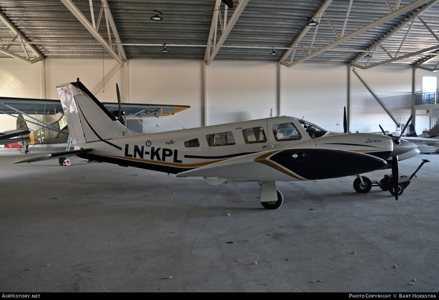 Aircraft Photo of LN-KPL | Piper PA-34-200T Seneca II | AirHistory.net #516376