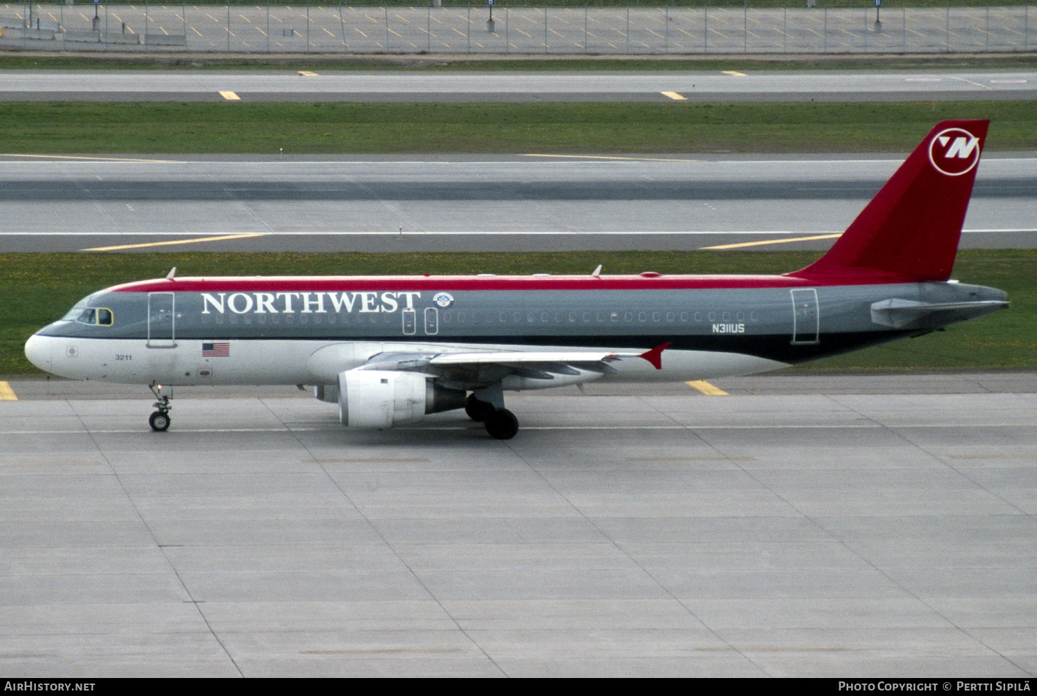 Aircraft Photo of N311US | Airbus A320-211 | Northwest Airlines | AirHistory.net #516613