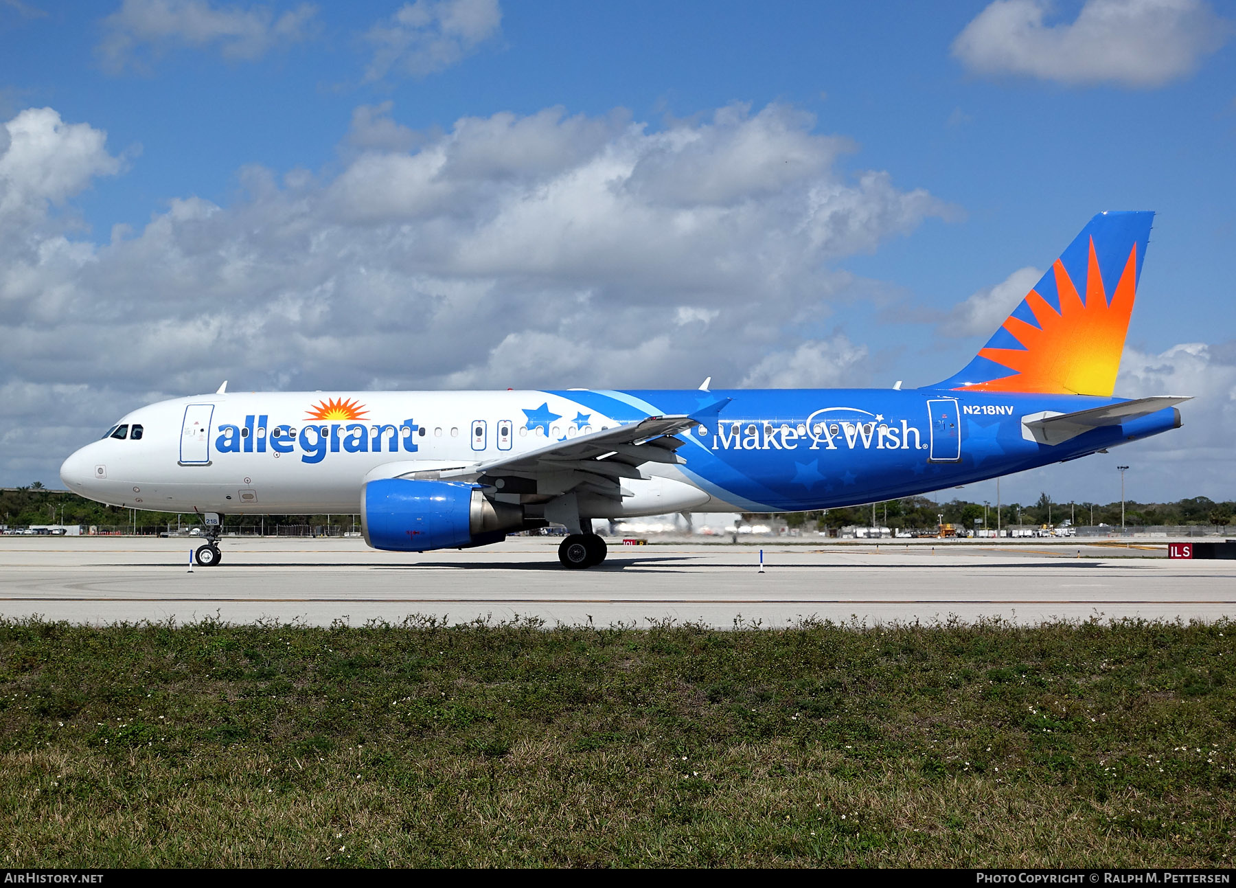 Aircraft Photo of N218NV | Airbus A320-214 | Allegiant Air | AirHistory.net #517024