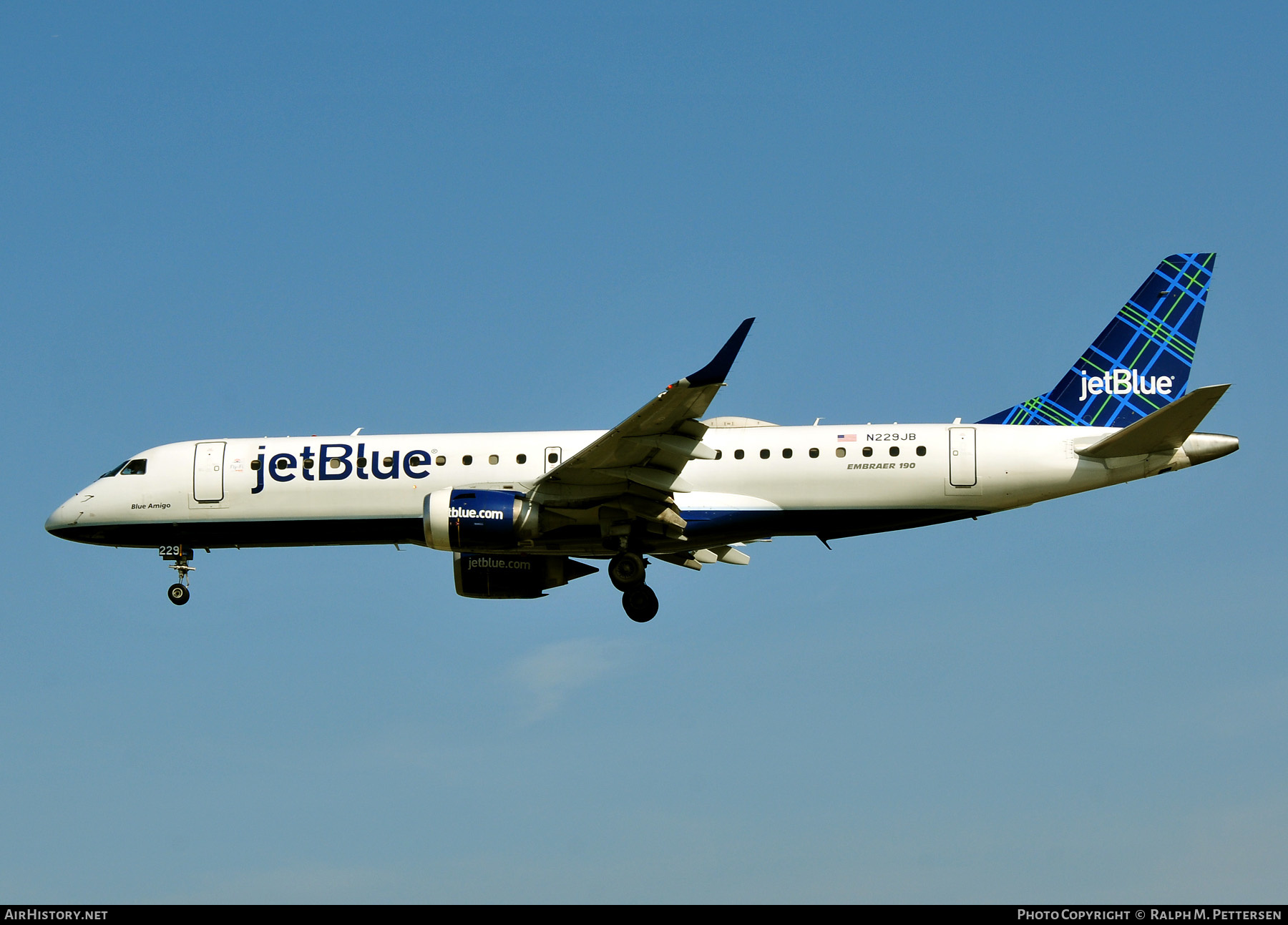 Aircraft Photo of N229JB | Embraer 190AR (ERJ-190-100IGW) | JetBlue Airways | AirHistory.net #517027