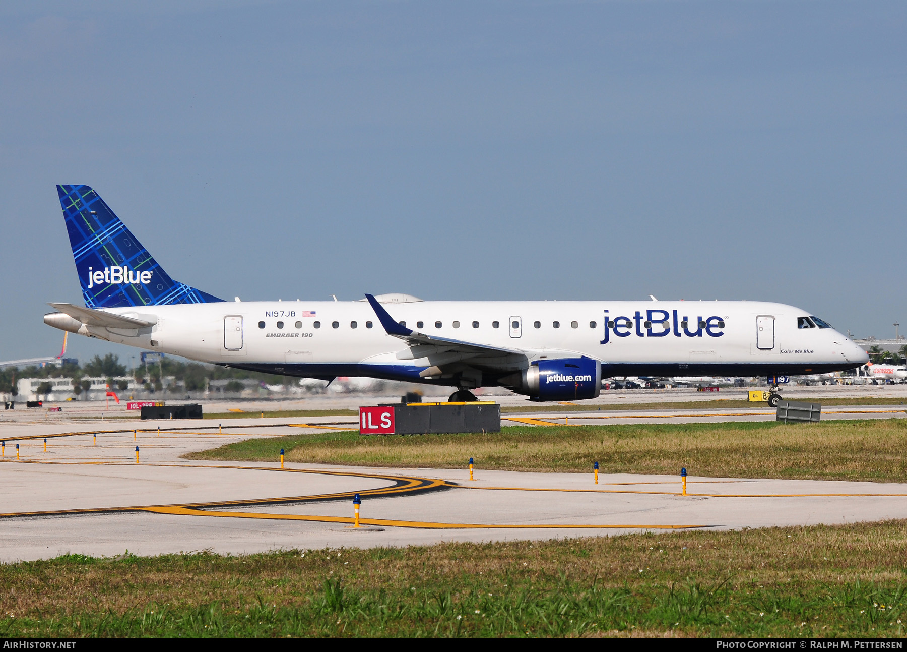 Aircraft Photo of N197JB | Embraer 190AR (ERJ-190-100IGW) | JetBlue Airways | AirHistory.net #517034