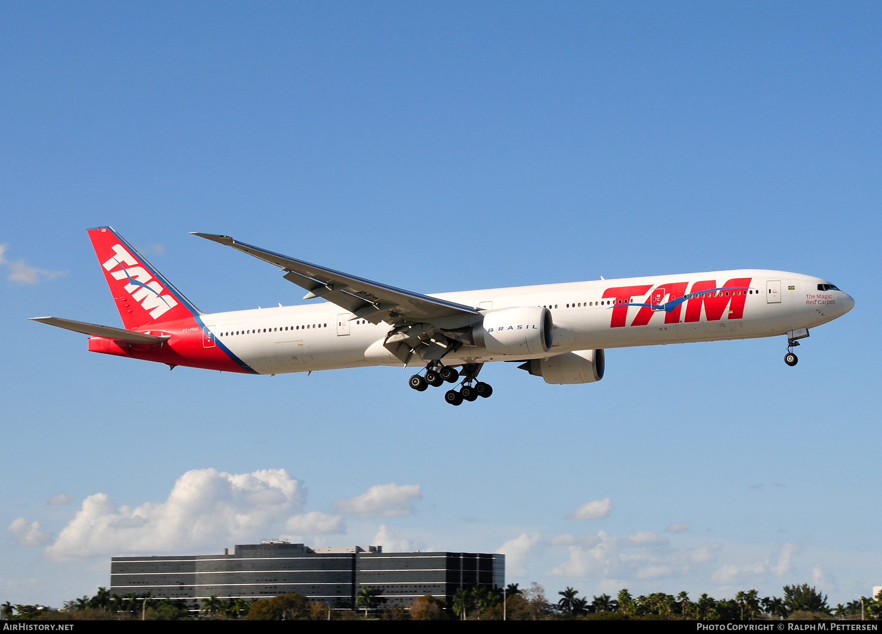 Aircraft Photo of PT-MUG | Boeing 777-32W/ER | TAM Linhas Aéreas | AirHistory.net #517295