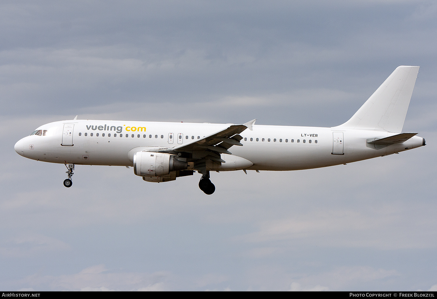 Aircraft Photo of LY-VER | Airbus A320-231 | Vueling Airlines | AirHistory.net #517442