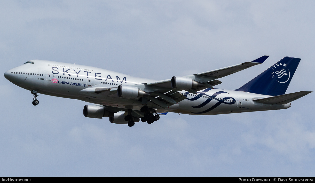 Aircraft Photo of B-18211 | Boeing 747-409 | China Airlines | AirHistory.net #517810