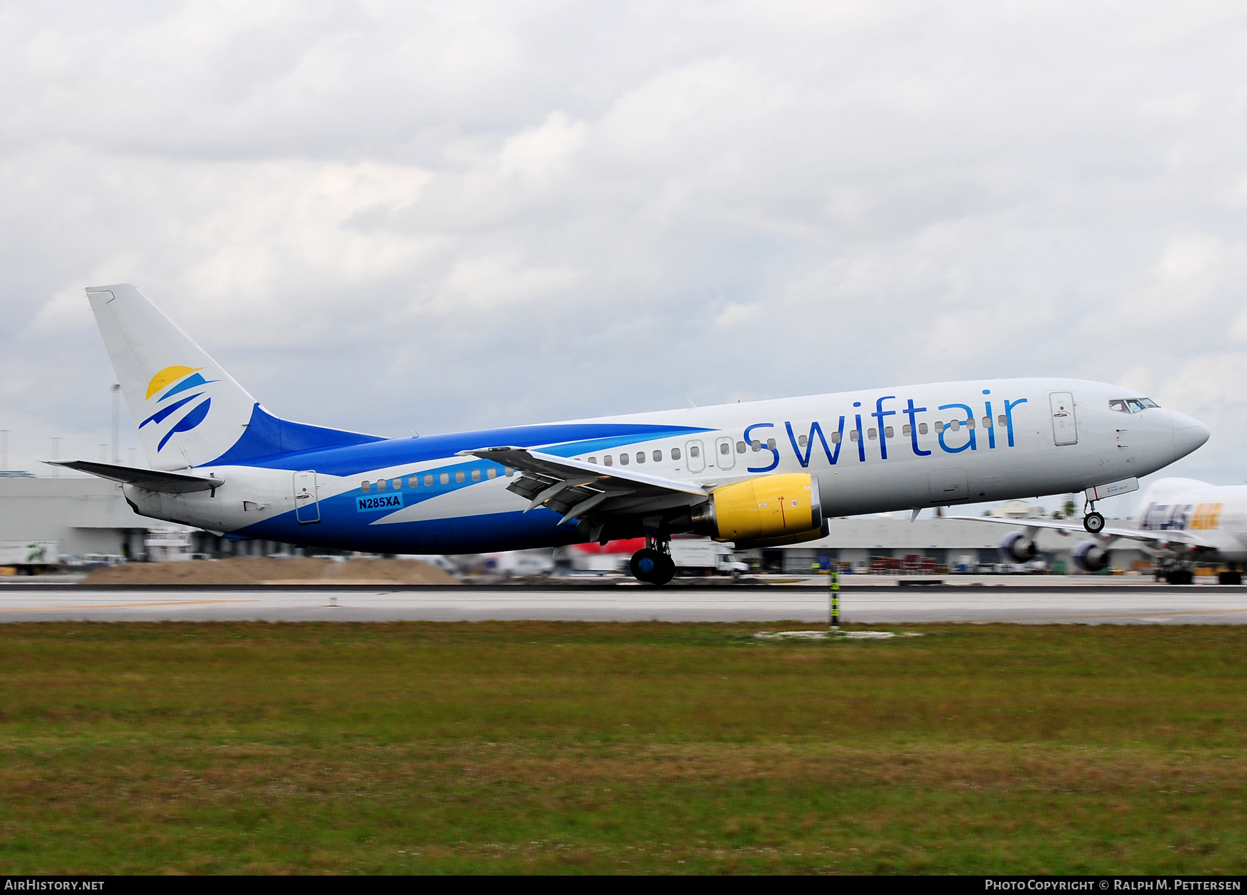 Aircraft Photo of N285XA | Boeing 737-4Q8 | Swift Air | AirHistory.net #517926