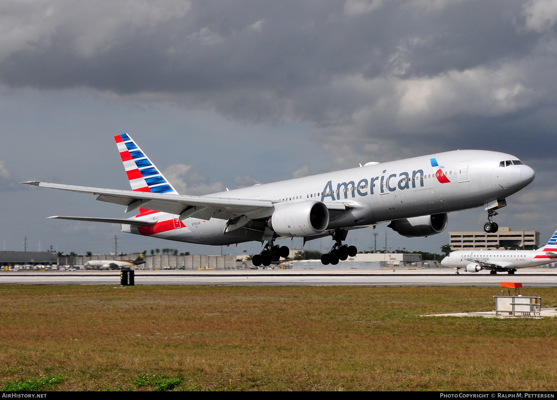 Aircraft Photo of N785AN | Boeing 777-223/ER | American Airlines | AirHistory.net #517932