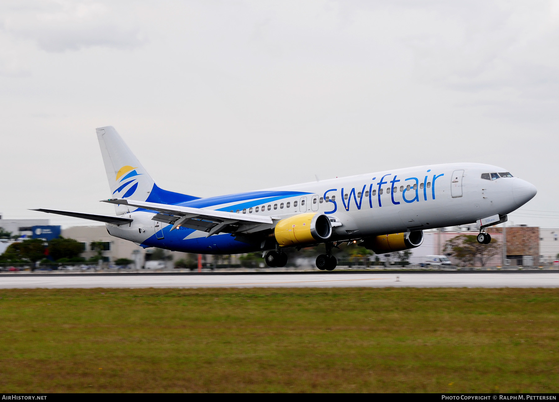 Aircraft Photo of N438US | Boeing 737-4B7 | Swift Air | AirHistory.net #517991