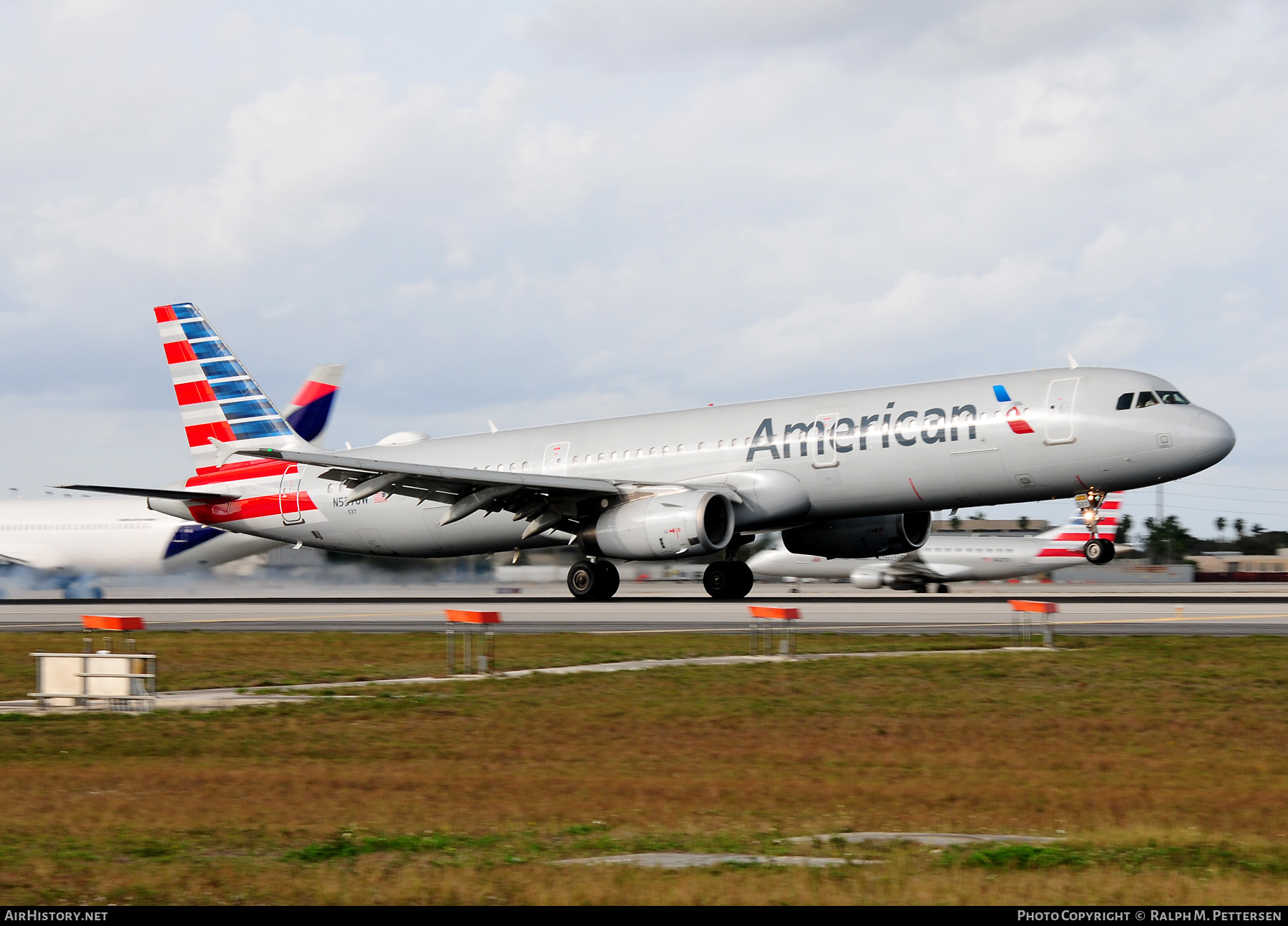 Aircraft Photo of N537UW | Airbus A321-231 | American Airlines | AirHistory.net #517996