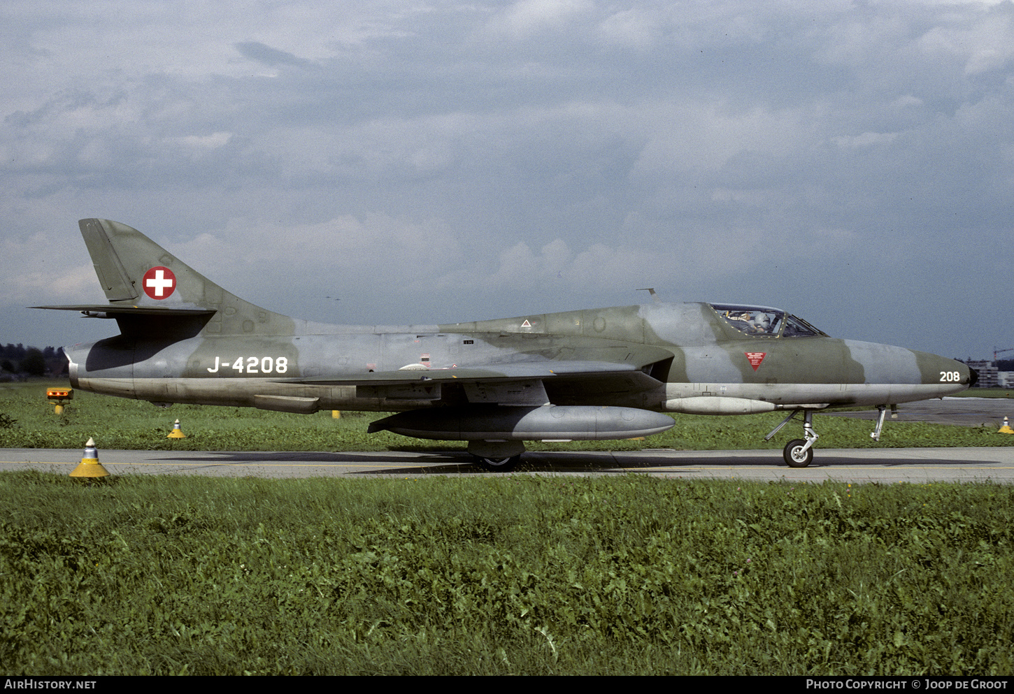 Aircraft Photo of J-4208 | Hawker Hunter T68 | Switzerland - Air Force | AirHistory.net #518040
