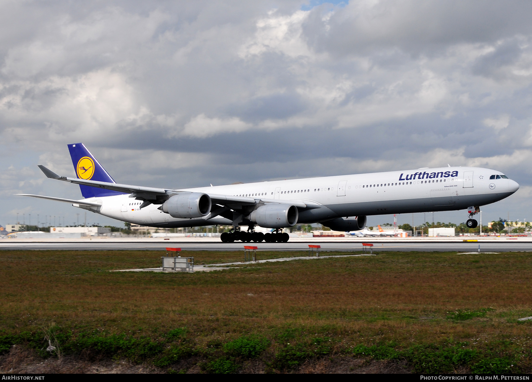 Aircraft Photo of D-AIHW | Airbus A340-642 | Lufthansa | AirHistory.net #518133