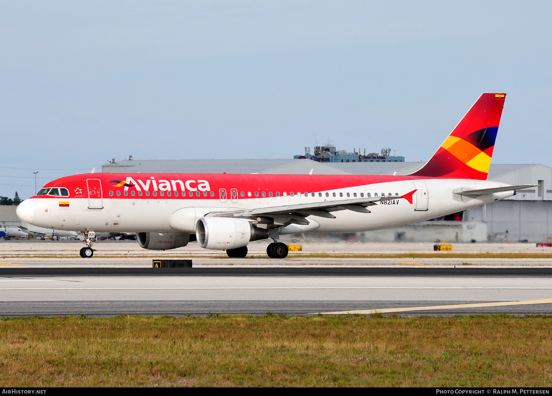 Aircraft Photo of N821AV | Airbus A320-214 | Avianca | AirHistory.net #518134