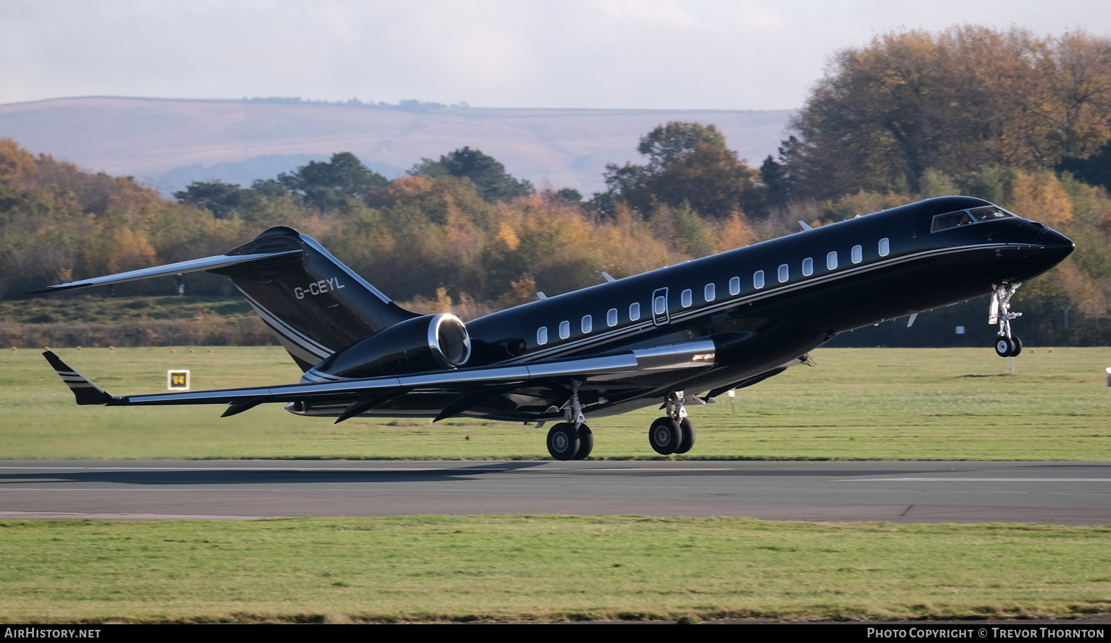 Aircraft Photo of G-CEYL | Bombardier Global Express (BD-700-1A10) | AirHistory.net #518286