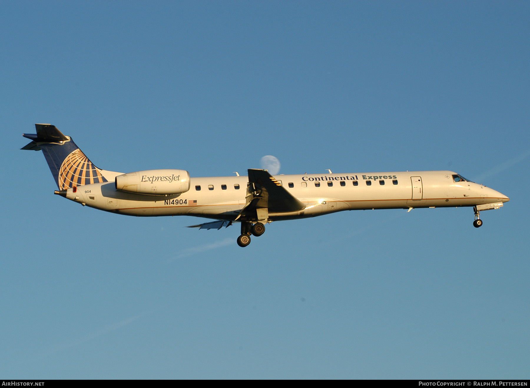 Aircraft Photo of N14904 | Embraer ERJ-145LR (EMB-145LR) | Continental Express | AirHistory.net #518289