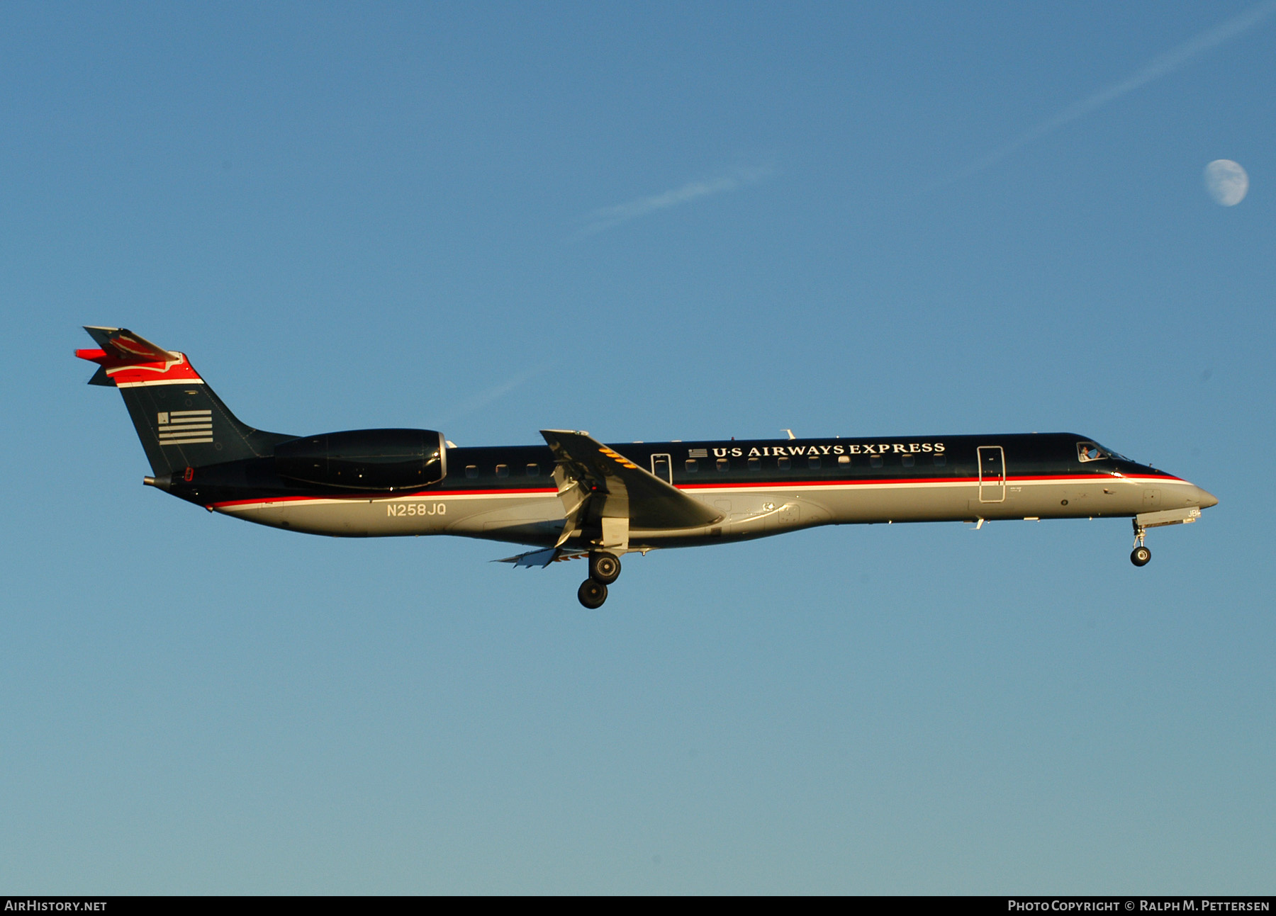 Aircraft Photo of N258JQ | Embraer ERJ-145LR (EMB-145LR) | US Airways Express | AirHistory.net #518411