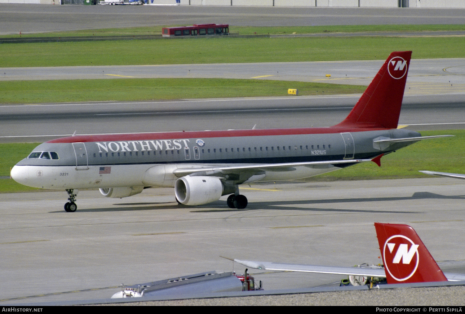 Aircraft Photo of N321US | Airbus A320-211 | Northwest Airlines | AirHistory.net #518677