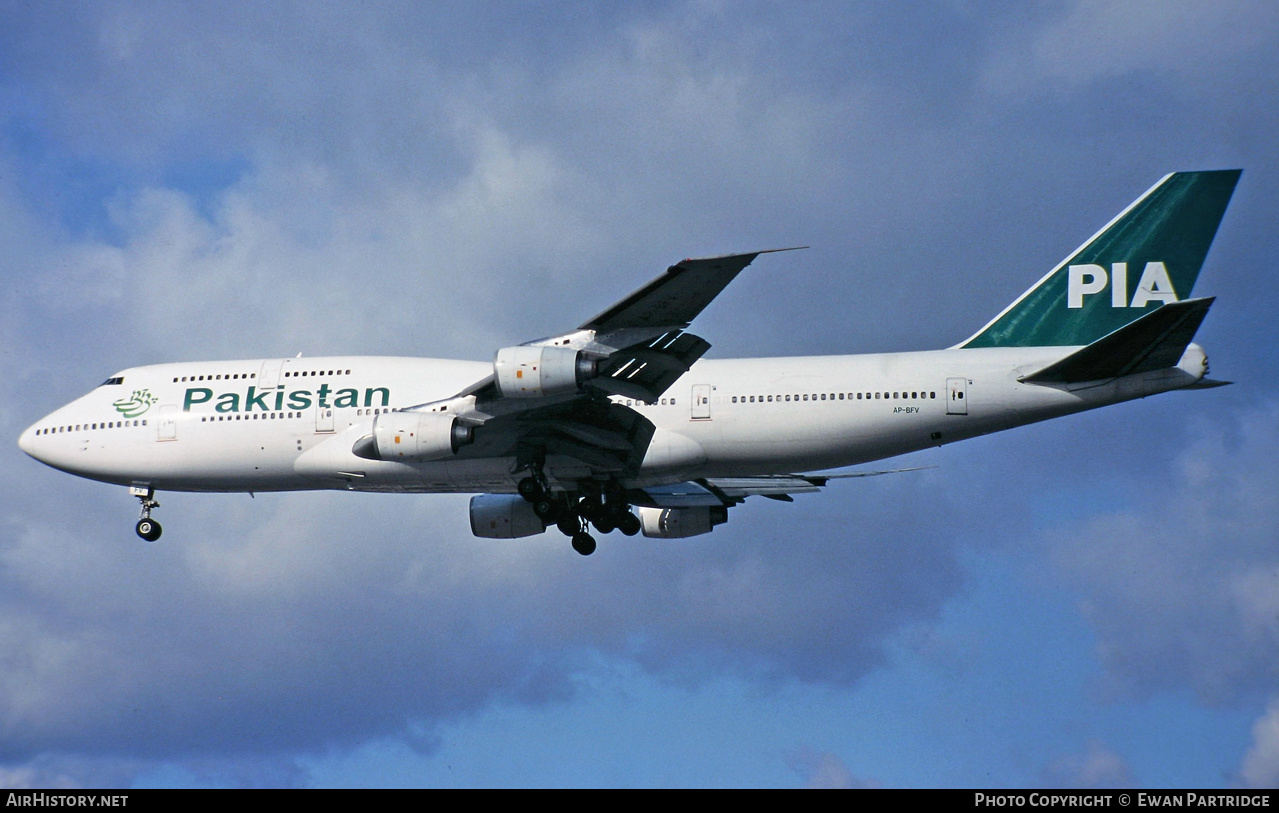 Aircraft Photo of AP-BFV | Boeing 747-367 | Pakistan International Airlines - PIA | AirHistory.net #518707