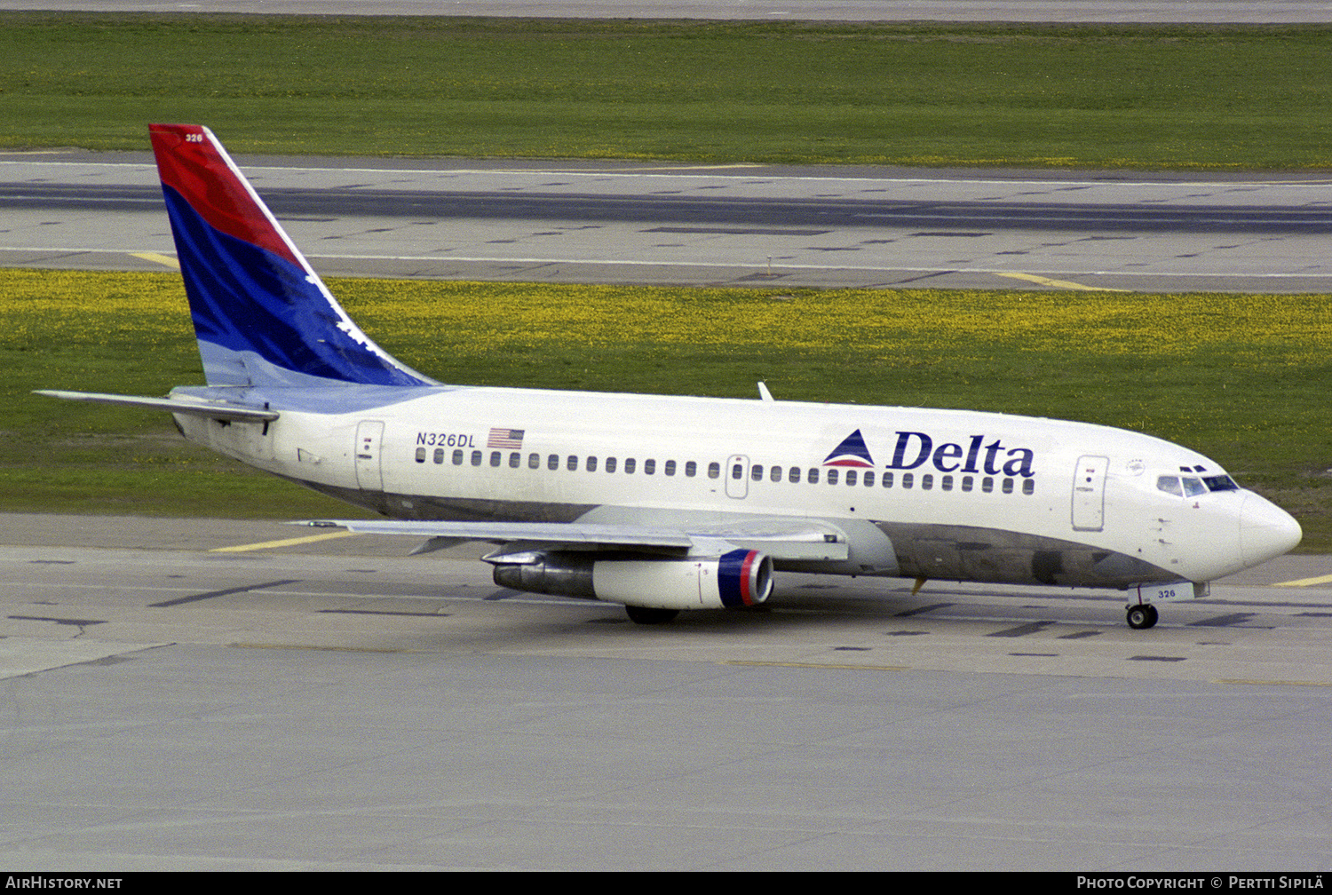 Aircraft Photo of N326DL | Boeing 737-232/Adv | Delta Air Lines | AirHistory.net #518716