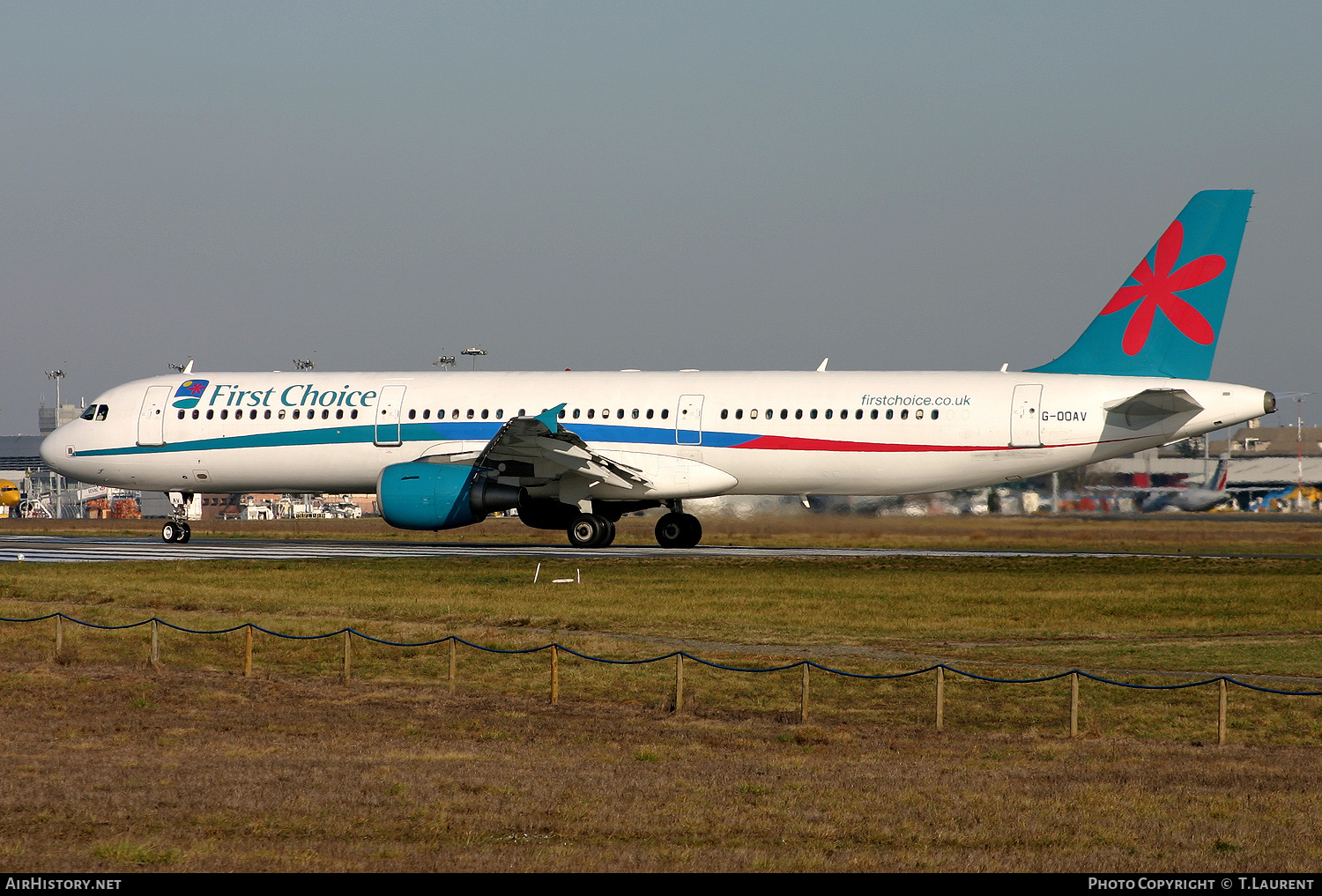 Aircraft Photo of G-OOAV | Airbus A321-211 | First Choice Airways | AirHistory.net #518728