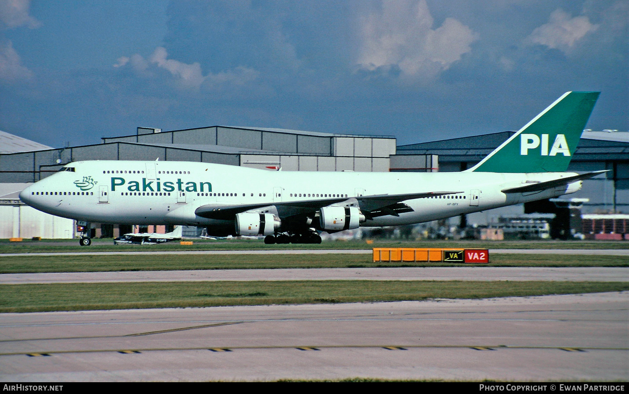 Aircraft Photo of AP-BFY | Boeing 747-367 | Pakistan International Airlines - PIA | AirHistory.net #518737