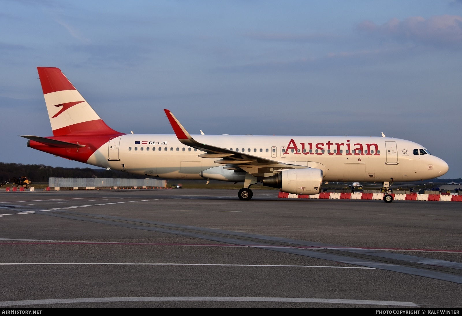 Aircraft Photo of OE-LZE | Airbus A320-214 | Austrian Airlines | AirHistory.net #518856