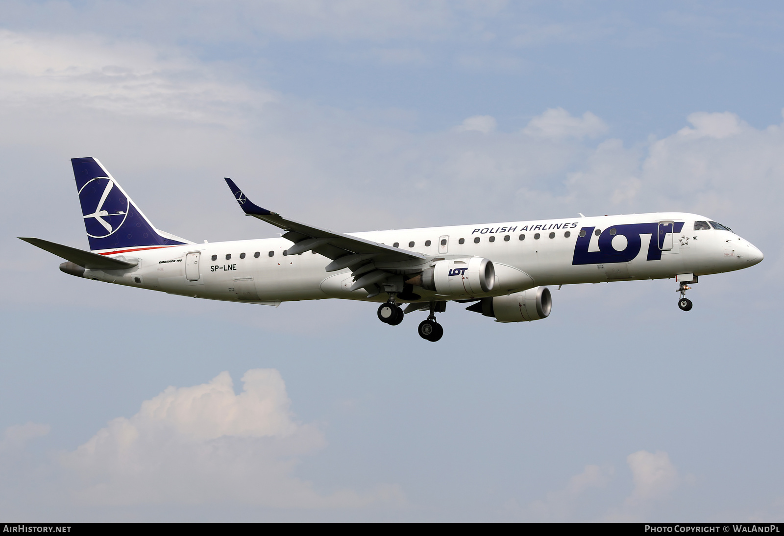 Aircraft Photo of SP-LNE | Embraer 195LR (ERJ-190-200LR) | LOT Polish Airlines - Polskie Linie Lotnicze | AirHistory.net #518913