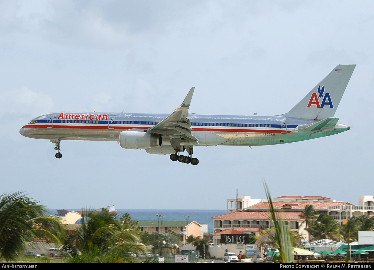 Aircraft Photo of N677AN | Boeing 757-223 | American Airlines | AirHistory.net #519054