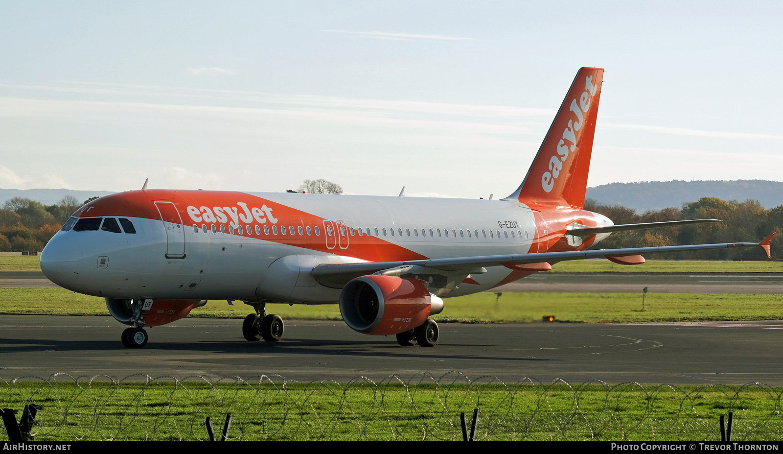 Aircraft Photo of G-EZUT | Airbus A320-214 | EasyJet | AirHistory.net #519082