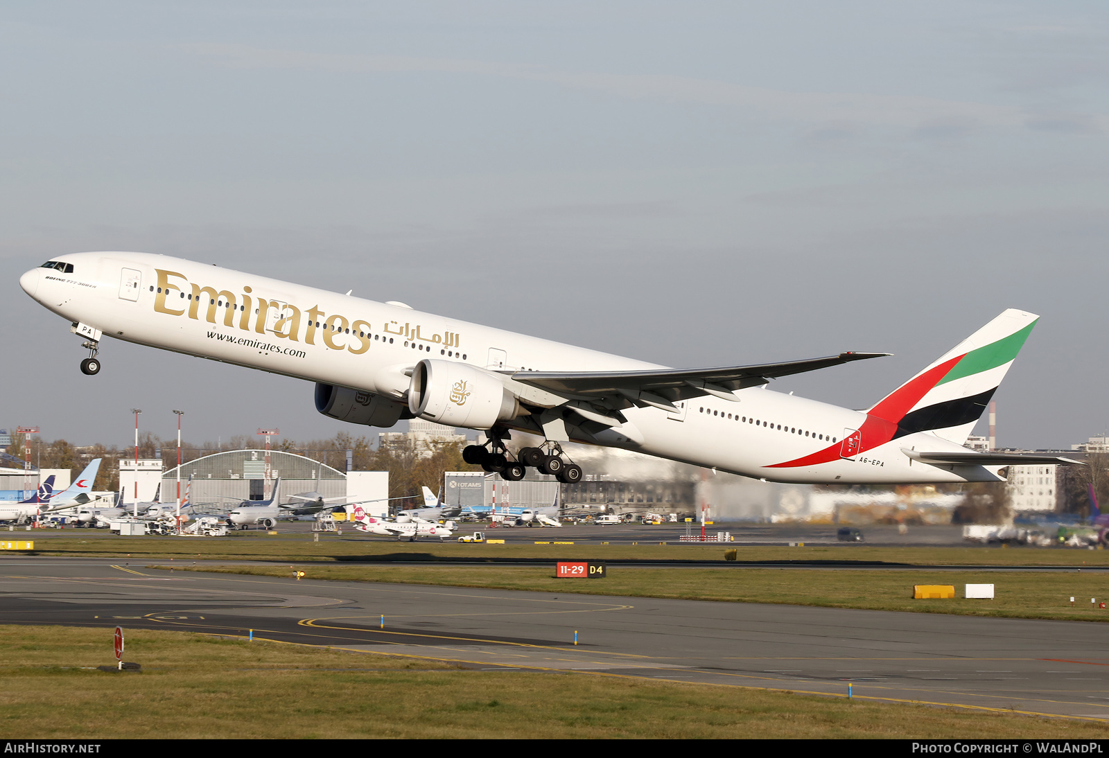 Aircraft Photo of A6-EPA | Boeing 777-31H/ER | Emirates | AirHistory.net #519278