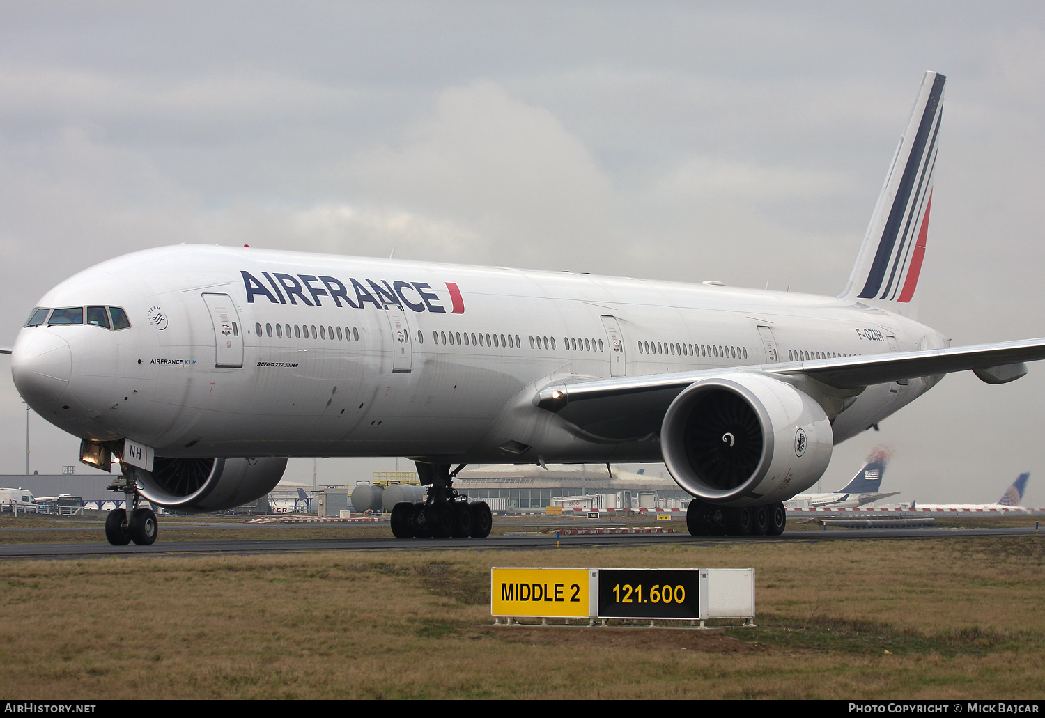 Aircraft Photo of F-GZNH | Boeing 777-328/ER | Air France | AirHistory.net #519321