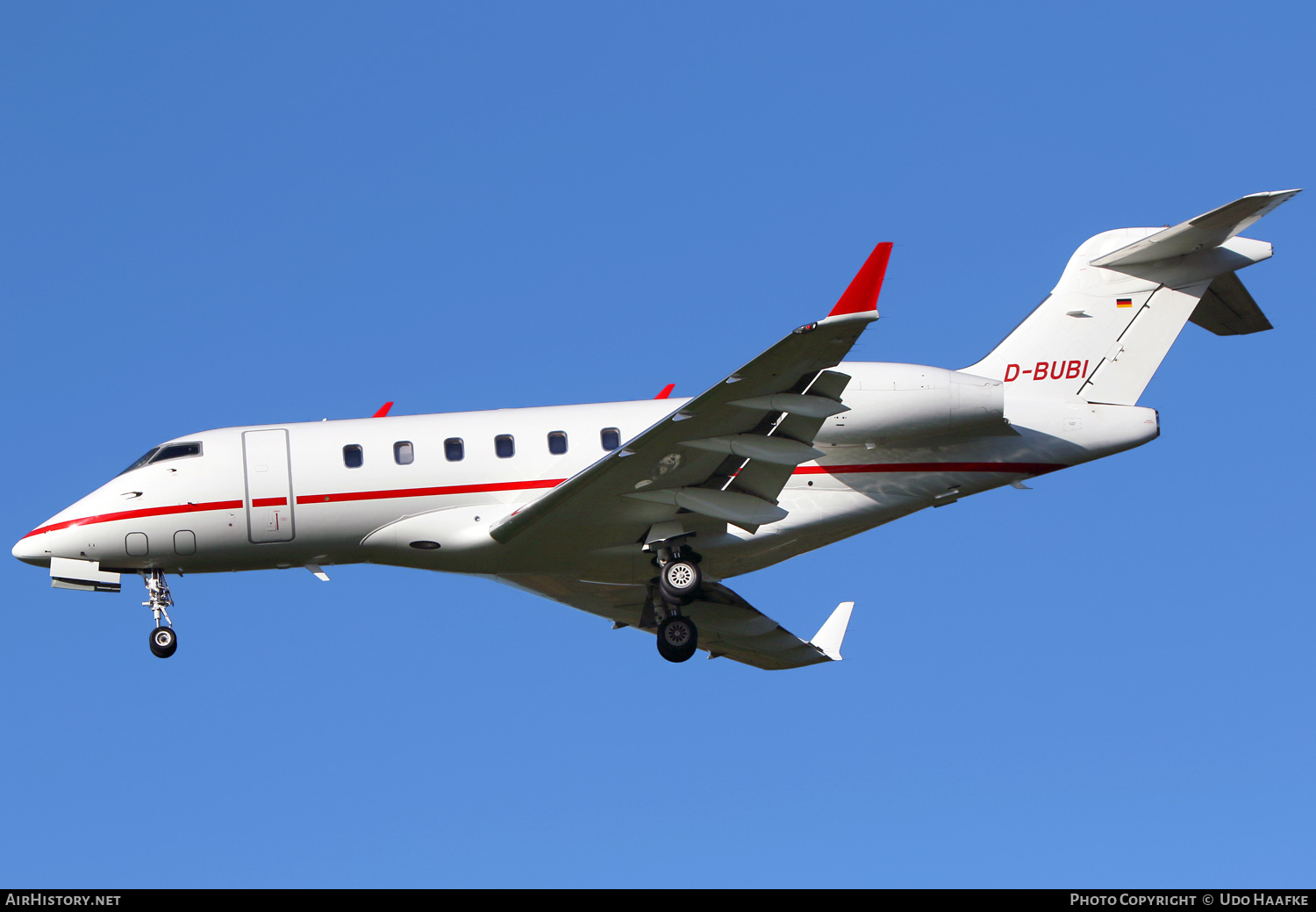 Aircraft Photo of D-BUBI | Bombardier Challenger 300 (BD-100-1A10) | AirHistory.net #519340
