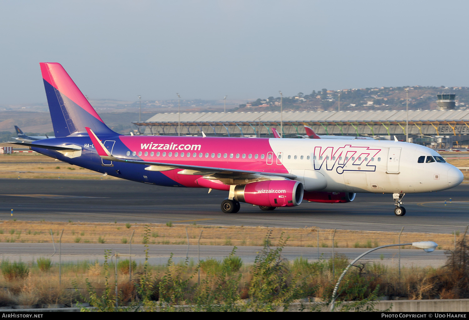 Aircraft Photo of HA-LYA | Airbus A320-232 | Wizz Air | AirHistory.net #520284