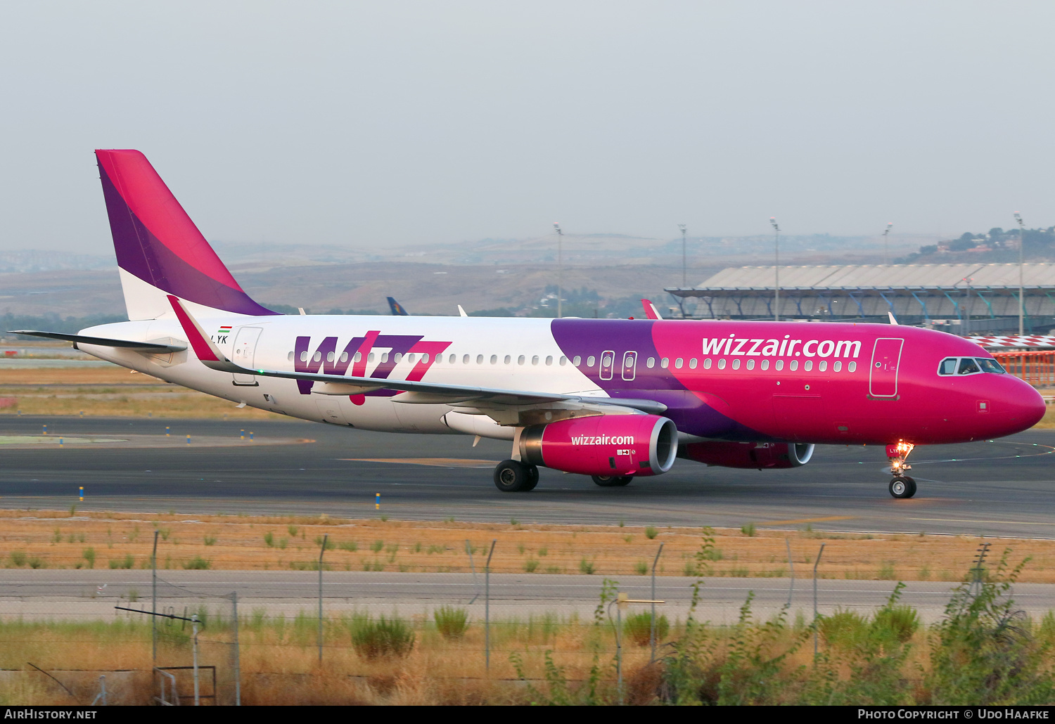 Aircraft Photo of HA-LYK | Airbus A320-232 | Wizz Air | AirHistory.net #520311
