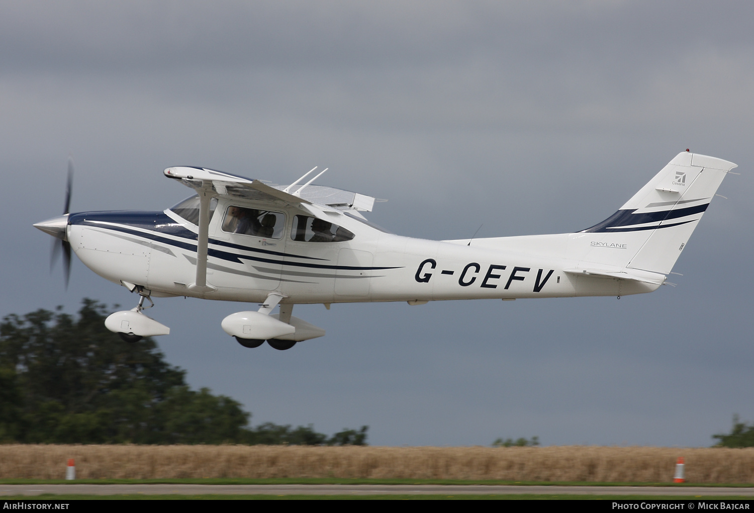 Aircraft Photo of G-CEFV | Cessna 182T Skylane | AirHistory.net #520336