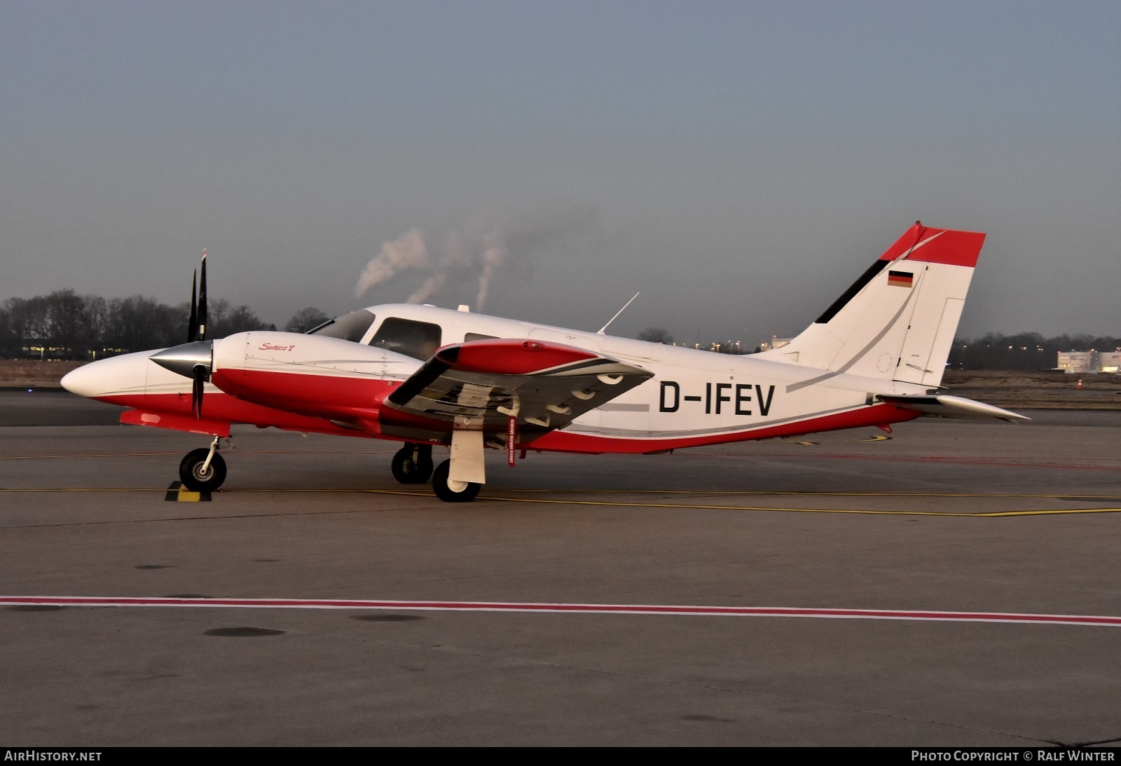 Aircraft Photo of D-IFEV | Piper PA-34-220T Seneca V | AirHistory.net #520423
