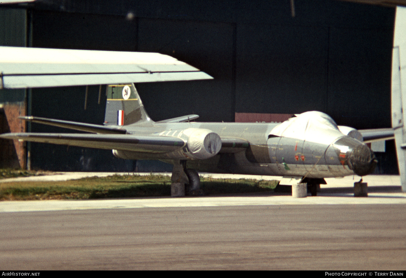 Aircraft Photo of XM262 | English Electric Canberra B(I)8 | UK - Air Force | AirHistory.net #520465