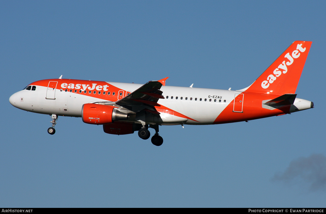 Aircraft Photo of G-EZAU | Airbus A319-111 | EasyJet | AirHistory.net #520545